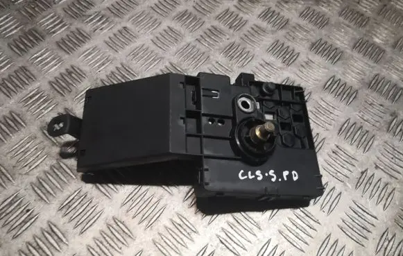 Mercedes-Benz CLS C219 Fuse box set 2119820302 A2119820302