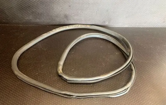 BMW 7 F01 F02 F03 F04 Rear door rubber seal (on body)