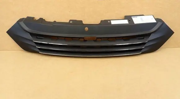 Iveco Daily 6th gen Front bumper upper radiator grill 5802075839 5802075842