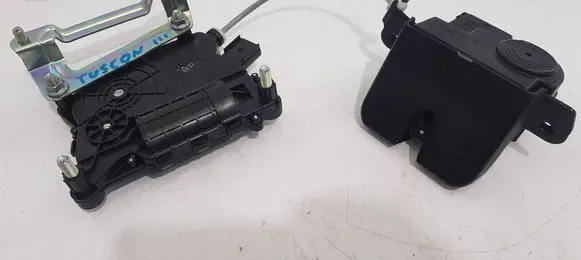 Hyundai Tucson TL Tailgate/trunk/boot lock/catch/latch 81230-D3100