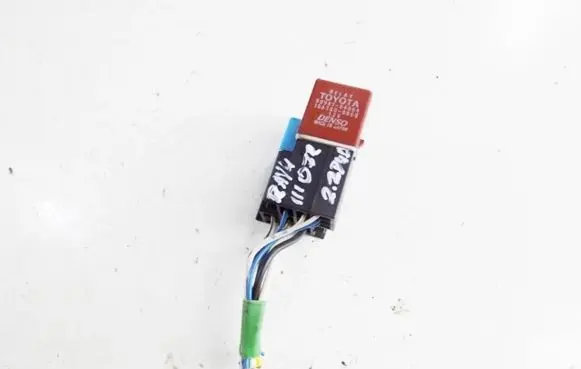 Toyota RAV 4 (XA30) Relay mounting block 