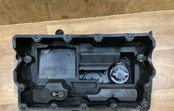Volkswagen PASSAT B6 Rocker cam cover 03G103475D