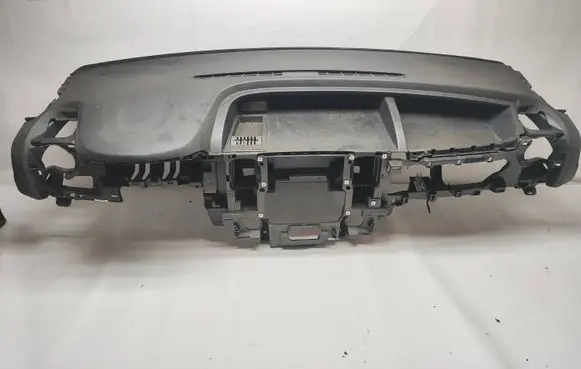 Renault Trafic III (X82) Dashboard 681002557R 1258271X