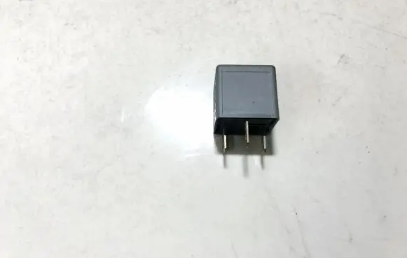 Volkswagen Golf III Other relay 1j0906381a v23134b52x396