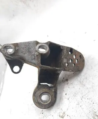 Audi A4 S4 B5 8D Engine mounting bracket 8D0199351H