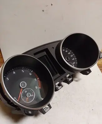 Volkswagen Scirocco Speedometer (instrument cluster) 5K0920970M 05032010