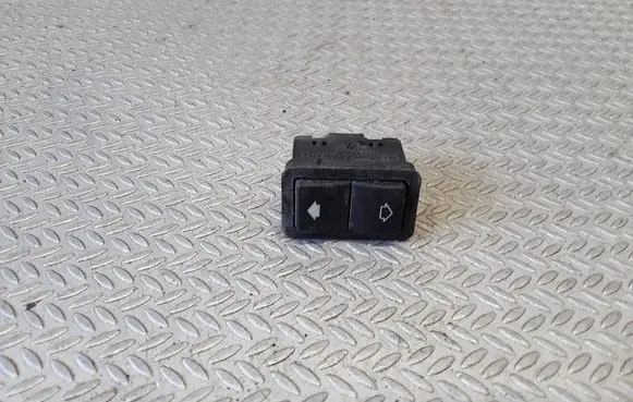 BMW 5 E39 Electric window control switch 8368974