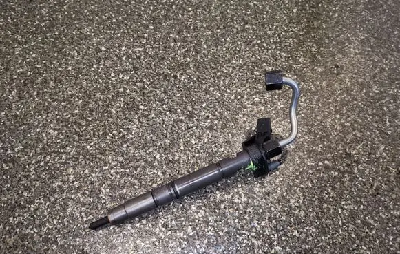 Audi A7 S7 4K8 Fuel injector 059130277EN