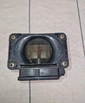 Mitsubishi Pajero Pinin Mass air flow meter E5t08271