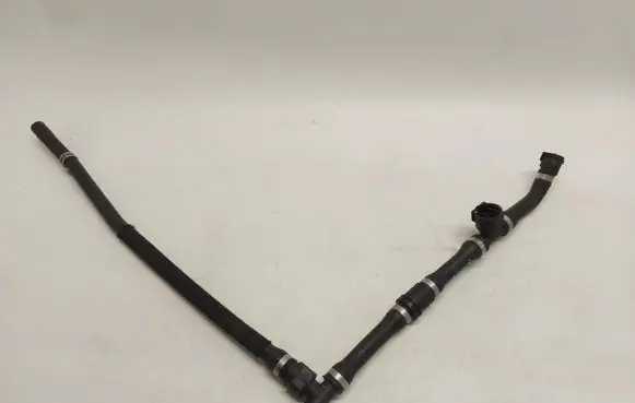 Engine coolant pipe/hose