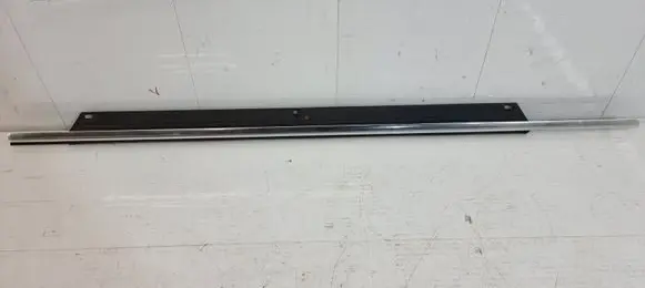 Audi Q7 4L Front door glass trim molding 4L0853283