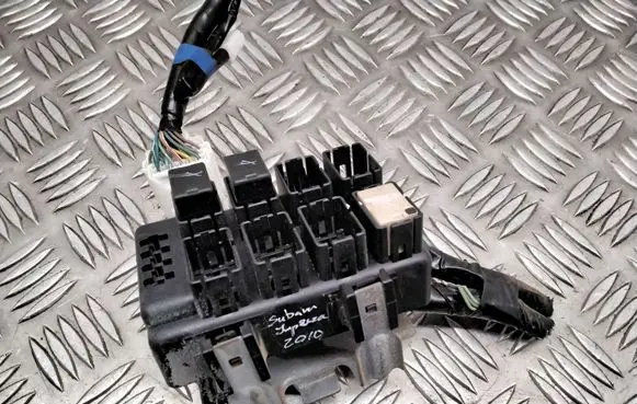 Subaru Impreza III Relay mounting block 