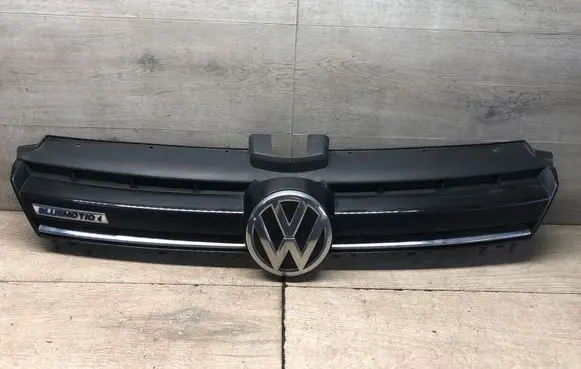Volkswagen Golf VII Front bumper upper radiator grill 5G0853653H