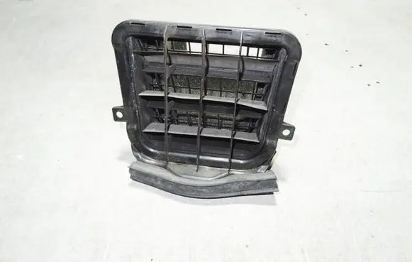 Audi A5 8T 8F Quarter panel pressure vent 8K0819299