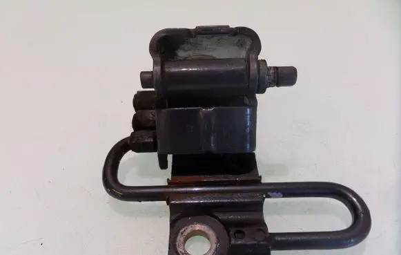 Audi A3 S3 8P Front door lower hinge 8E0831412B