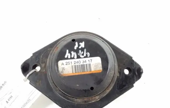 Mercedes-Benz ML W164 Engine mount bracket A2512403417