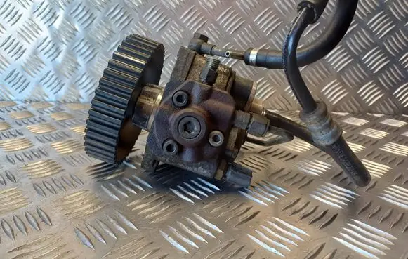 Opel Astra H Fuel injection high pressure pump 8981030281