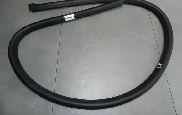 Volkswagen Eos Front door rubber seal 1Q0867911B