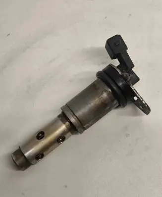BMW 5 E60 E61 Camshaft vanos timing valve 7516293 13150350