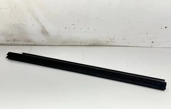 Toyota Sienna XL40 IV Rubber seal front door window/glass