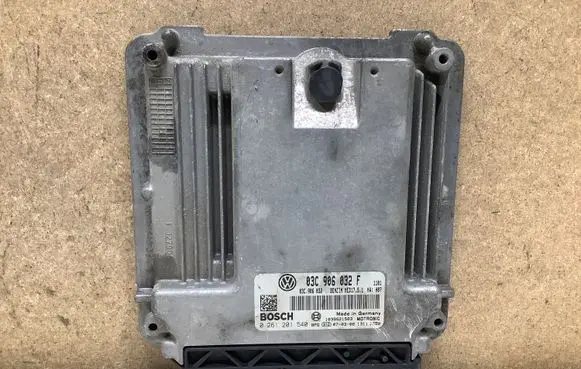 Volkswagen Cross Touran I Engine control unit/module 03C906032F 0261201540