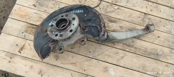 Mercedes-Benz ML W164 Front wheel hub spindle knuckle A1643301720 A1643560201 A1643302320