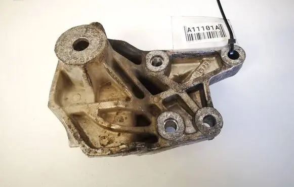 Peugeot 407 Engine mount bracket 96451611