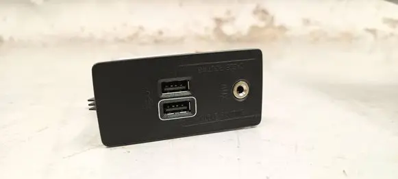 Volvo XC60 USB socket connector 31407038