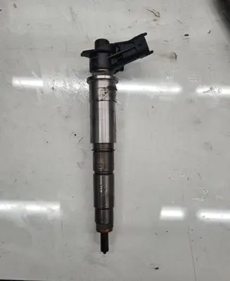 Nissan Qashqai+2 Fuel injector 954766H82828929