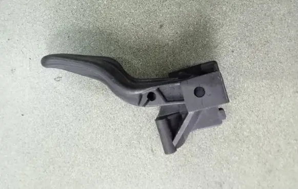 Engine bonnet (hood) release handle