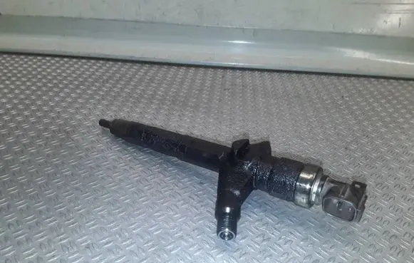 Nissan X-Trail T30 Fuel injector AW402AW4