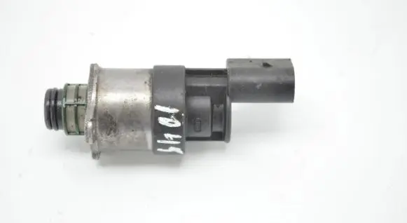 BMW X5 F15 Fuel distributor 0928400781