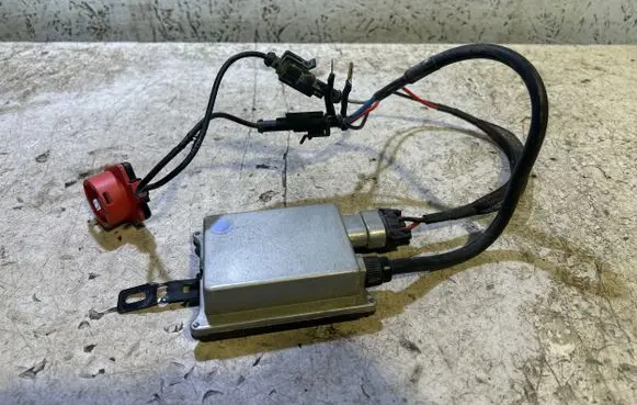 Toyota Avensis T270 Headlight ballast module Xenon 10R023769