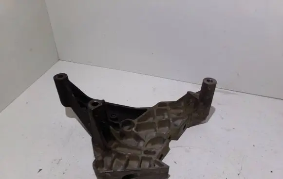 Skoda Octavia Mk2 (1Z) Engine mounting bracket 03G199207F