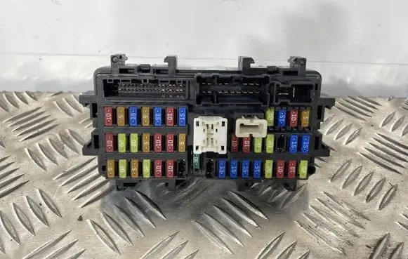 Infiniti Q50 Fuse module 0011173408050049