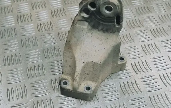 Mercedes-Benz GLK (X204) Engine mounting bracket A6422233504