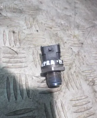 Opel Astra H Fuel pressure sensor 
