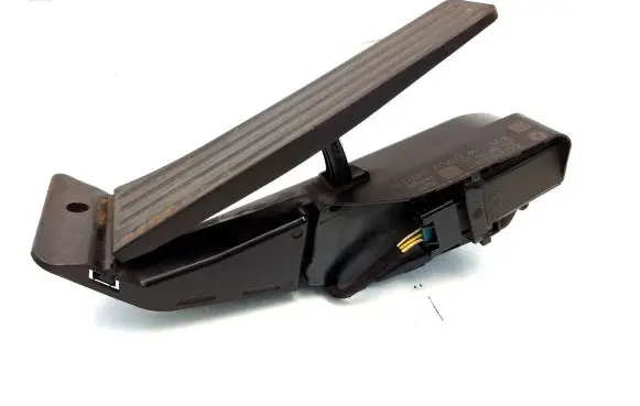 BMW 1 E81 E87 Accelerator throttle pedal 6786589 6PV00937920 12037313