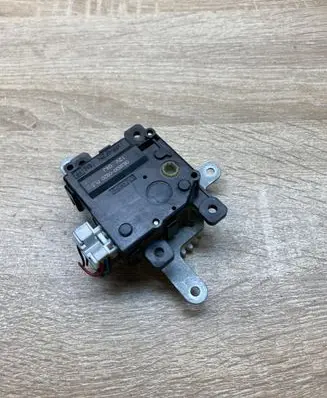 Toyota Avensis T270 Air flap motor/actuator 0638000920