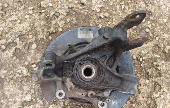 Volkswagen Touareg I Rear wheel hub spindle/knuckle 