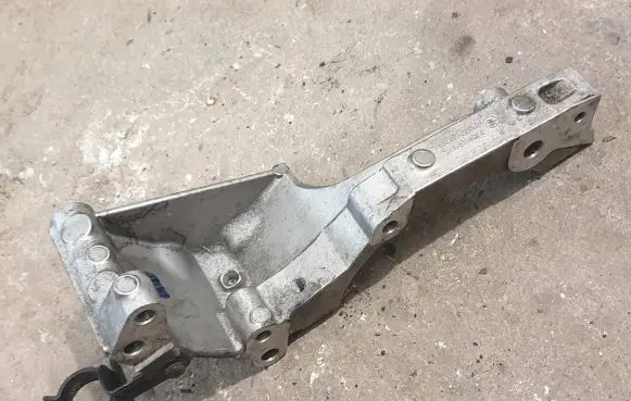 BMW M3 A/C compressor mount bracket 7838221 736813