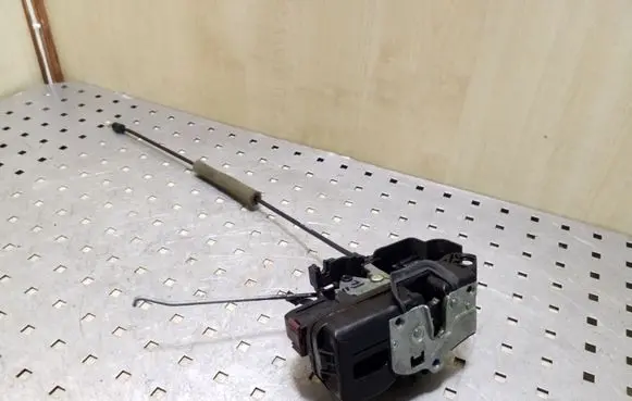 Opel Antara Front door lock