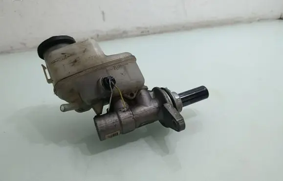 Toyota RAV 4 (XA30) Master brake cylinder