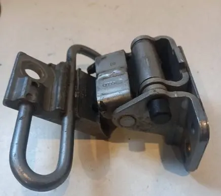 Audi A4 S4 B6 8E 8H Front door lower hinge 8E0831412