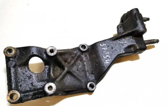 Ford Mondeo MK II Engine mounting bracket 93ff19e708ad
