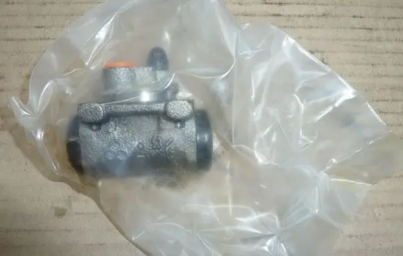 Nissan Primera Front brake caliper J3231030