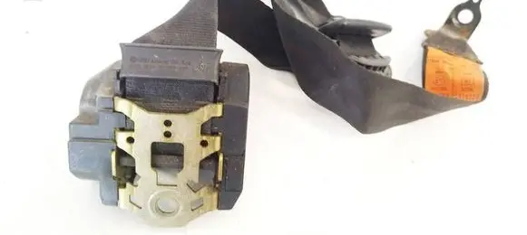Volkswagen Golf III Front seatbelt 1H4857706