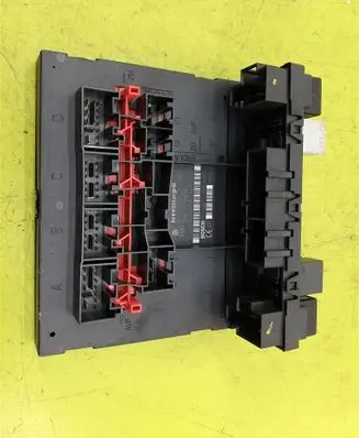 Volkswagen PASSAT B6 Fuse box set 3C0937049AH