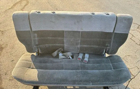 Mitsubishi Pajero Second row seats MB726800 MB712331