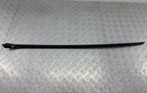 Seat Ateca Front door glass trim molding 575854319A 575854319